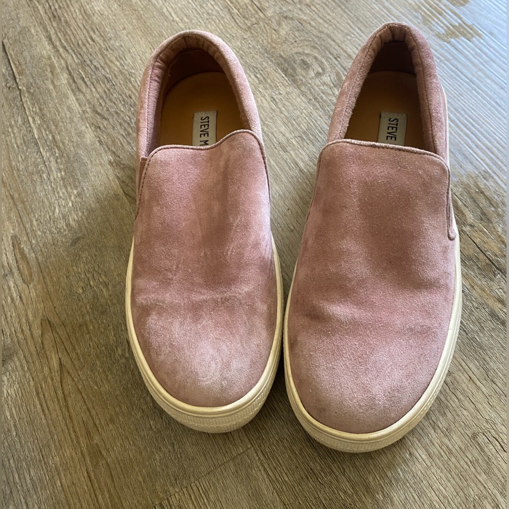 Steve Madden Gills Sneaker in Mauve Suede